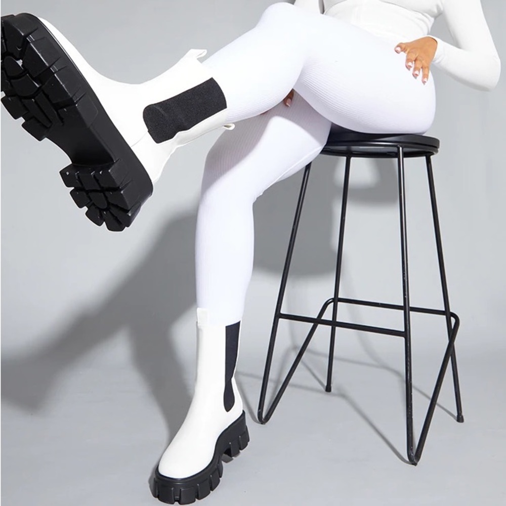 White/blk pretty little thing boots never worn size 9 women’s